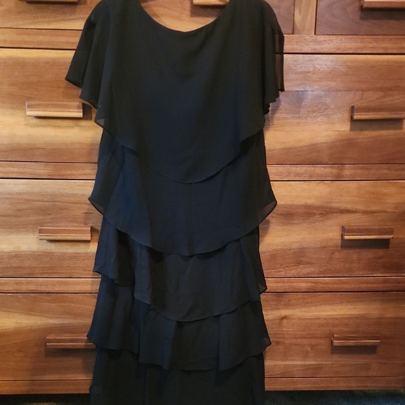 Patra Chic Black Layered Midi Dress - Picture 5 of 6